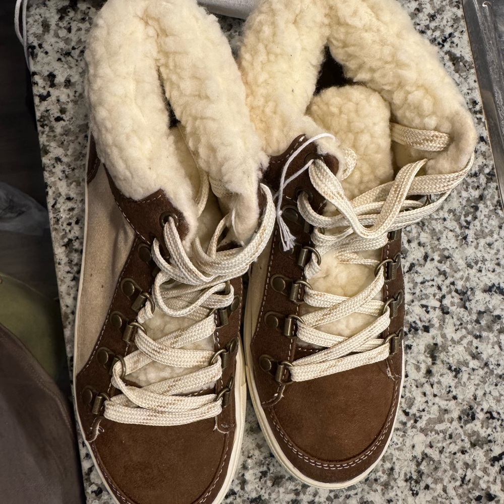 American Eagle Outfitters Brown Suede Lace-Up Sherpa Boots